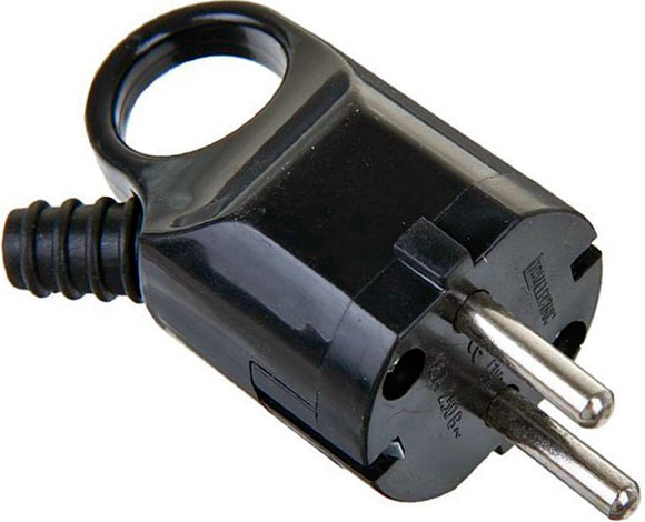 Вилка угловая с ушком с/з черная 16А 250В TDM