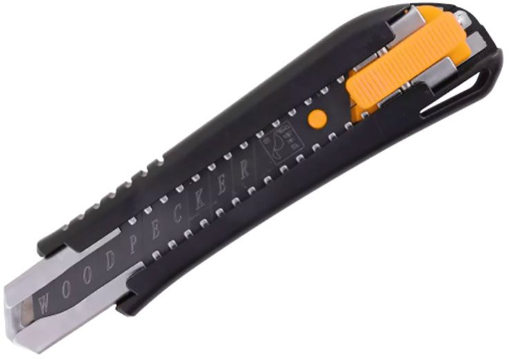 Нож сегментный выдвижной стальной корпус 18 мм 310818 Hoteche